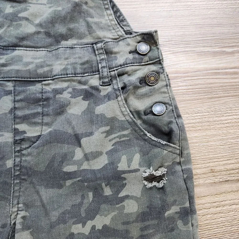 🔹️Vanilla Star Green Camouflage Distressed Leg Denim Overalls Small